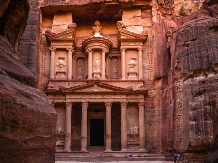 الخزنة في البتراء الأردنية